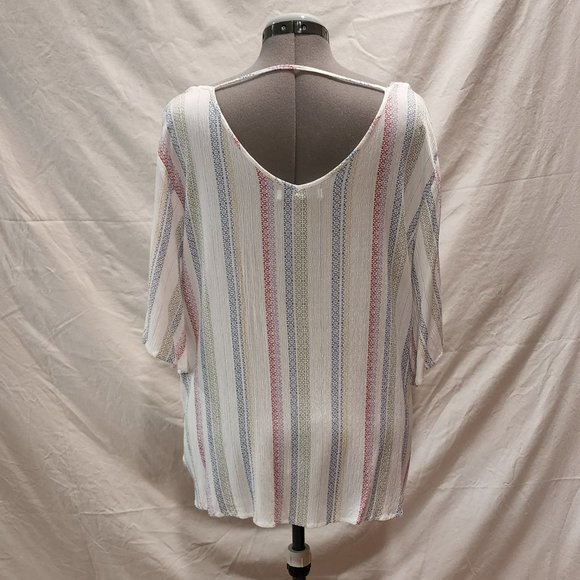 NWOT Lovely Plus Size Twist Knot Top - Picture 2 of 6